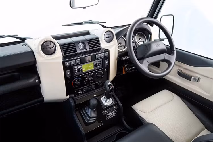 Mẫu xe địa hình Land Rover Defender Works V8 đặc biệt này, cũng đánh dấu 70 năm ra đời của Land Rover và tôn vinh những mẫu xe trang bị động cơ V8 đầu tiên của hãng. Hãng tuyên bố phiên bản đặc biệt này là chiếc Land Rover Defender nhanh nhất và mạnh nhất từ trước tới nay.
