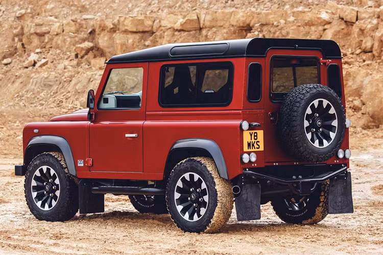 Đến nay theo tạp chí AutoCar cho biết, toàn bộ số xe đó đã được "tẩu tán" với mức giá từ 150.000 bảng Anh (khoảng 209.000 USD - tương đương khoảng 4,57 tỷ đồng). Thương hiệu Land Rover tất nhiên không tiết lộ danh tính những người may mắn nằm trong danh sách này.