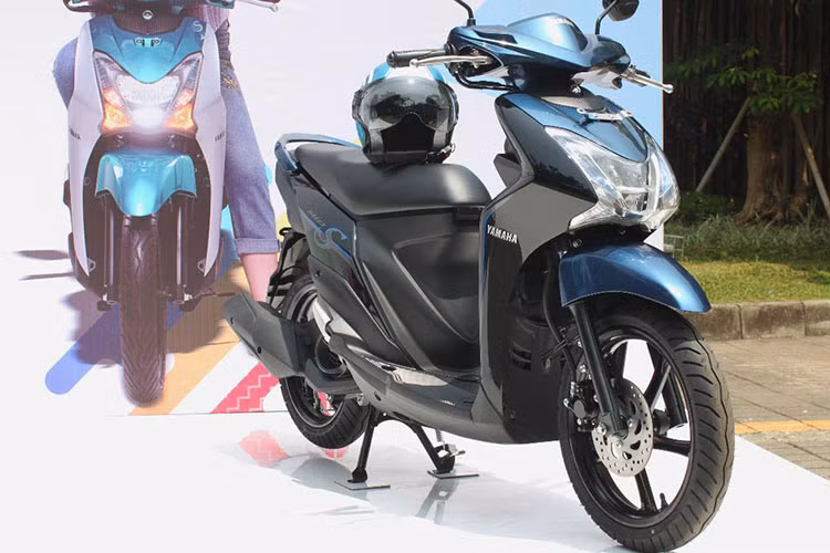 Yamaha Mio là một trong những mẫu xe tay ga cỡ nhỏ dành cho phái nữ khá nổi danh một thời tại Việt Nam. Sở hữu dáng vẻ nhỏ gọn, xinh xắn, những chiếc Mio nay quay trở lại với phiên bản Yamaha Mio S 2019 mới cùng nhiều màu sắc cá tính, trẻ trung tại thị trường Indonesia.