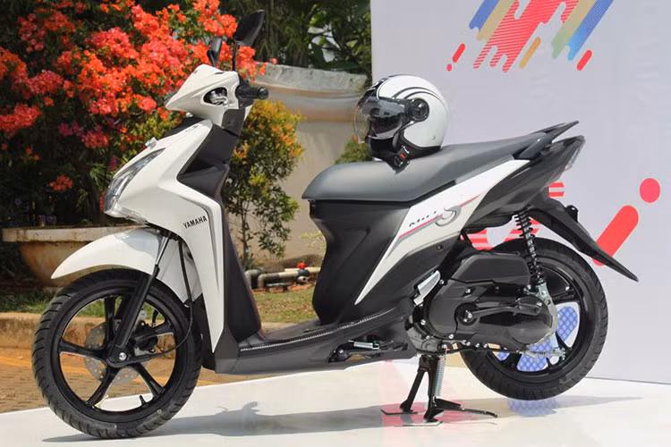 Rất có thể, lý do hãng xe máy Yamaha lại quyết định ra mắt Mio S 2019 ra thị trường Indonesia là do hãng xe Nhật muốn đánh thức lại thời đại hoàng kim mà Mio lần đầu tiên ra mắt đã chiếm được cảm tình của phái đẹp nhờ thiết kế dễ điều khiển, nhanh nhẹn và hiệu quả.