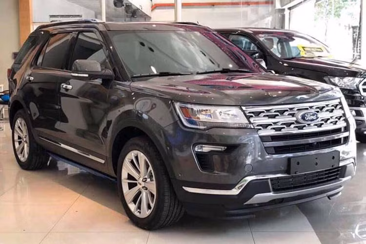 Ford Expore trong tháng vừa qua bán ra thị trường 51 xe, đứng ở vị trí thứ 7 trong danh sách 10 xe bán chậm. Trong khi đó, tháng 10 trước đó, mẫu Ford Expore không hề lọt vào top danh sách 10 xe bán chậm. Hiện tại, mẫu xe Mỹ chỉ phân phối ra thị trường duy nhất 1 phiên bản với giá 2.268 triệu đồng.