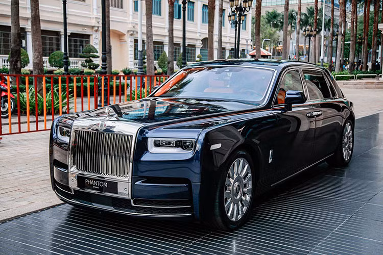 Bat Giam doc VOV Car lua ban Rolls-Royce Phantom VIII gia 25 ty-Hinh-2