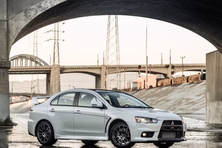 Theo Mitsubishi, chỉ có đúng 1.600 chiếc Lancer Evolution Final Edition được phân phối tại thị trường Mỹ. Tại quê hương Nhật Bản thì con số này còn ít hơn chỉ với 1.000 chiếc.