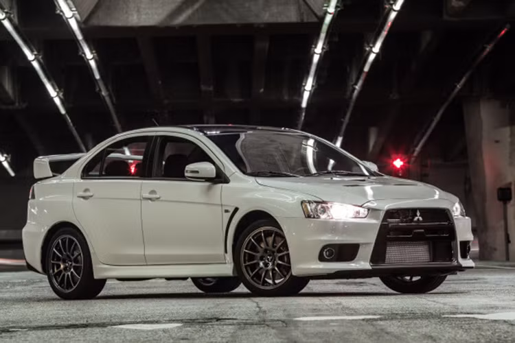  Mitsubishi Lancer Evolution là mẫu xe sản xuất đại trà mạnh nhất của hãng xe Nhật Bản. Khi Mitsubishi công bố quyết định khai tử Lancer Evolution, những người hâm mộ của mẫu xe trên khắp thế giới đã tỏ ra cực kỳ tiếc nuối.