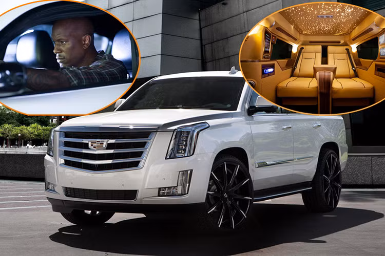 Nếu chỉ nhìn qua, chắc chắn bạn sẽ khó nhận ra đây là nội thất bên trong một chiếc xe SUV Cadillac Escalade, thậm chí có thể nhầm tưởng là không gian bên trong của một chiếc siêu xe sang Rolls-Royce bởi thiết kế sang trọng và trần nhà xuất hiện nguyên “bầu trời sao” lung linh. 