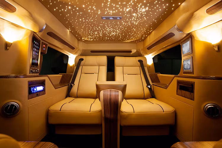 Trong làng độ xe thế giới, Lexani Motorcars được biết đến là một thương hiệu sáng tạo hàng đầu khi thay đổi thiết kế nội thất xe hơi. Từ trước đến nay, Lexani Motorcars rất thành công trong việc cải tạo và biến không gian nội thất thành văn phòng di động cho nhiều mẫu xe như Mercedes-Benz Sprinter, Cadillac Escalade hay Toyota Land Cruiser.