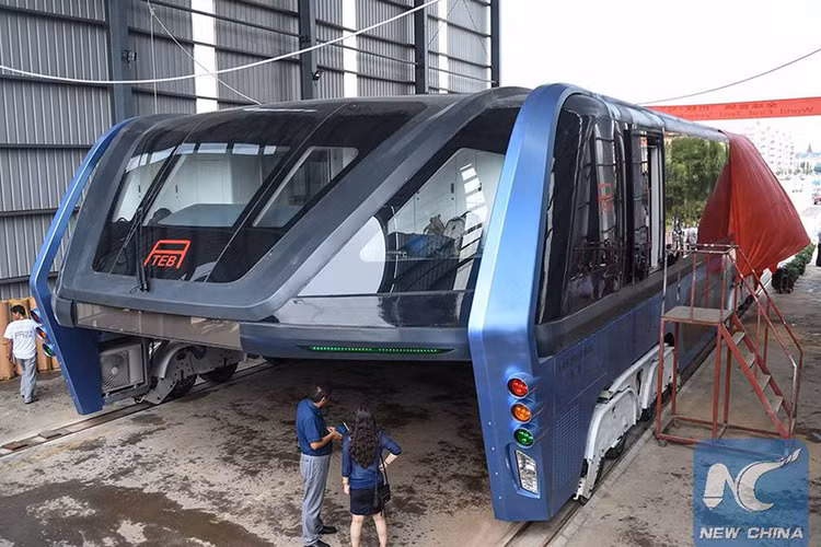 Trả lời phóng viên, ông Zhang Wei, giám đốc kế hoạch và phát triển của TEB Tech, công ty phụ trách phát triển xe buýt TEB, cho biết họ chỉ là một công ty công nghệ tư nhân, không phải công ty gọi vốn đầu tư bất hợp pháp. Tuy nhiên, theo trang Quartz, cảnh sát Bắc Kinh đã vào cuộc điều tra về việc đầu tư dự án khủng này.