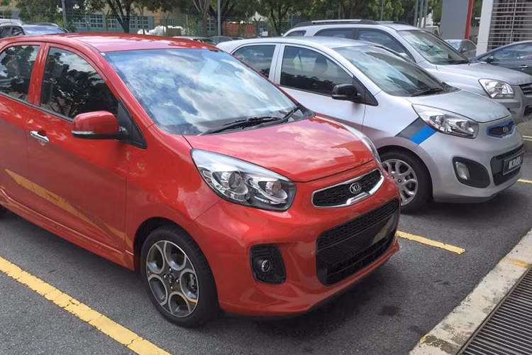 Trước đó, phiên bản nâng cấp Kia Picanto 2016 đã được ra mắt thế giới vào hồi tháng Giêng năm ngoái, trước thềm triển lãm Geneva. Riêng trong thị trường khu vực Đông Nam Á, bản nâng cấp của mẫu xe này đã được giới thiệu tại Indonesia vào cuối tháng 8/2015.