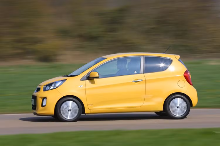 Phiên bản Picanto 2016 vẫn sở hữu động cơ 1.25L, công suất 86 mã lực và mô-men xoắn 120 Nm. Phiên bản mới không còn đi kèm tùy chọn hộp số sàn 5 cấp như trước đây. Hiện vẫn chưa có thông tin chính thức về ngày ra mắt, tuy nhiên giá bán được các đại lý tiết lộ sẽ niêm yết từ 62.000 RM, tương đương khoảng 339 triệu đồng.
