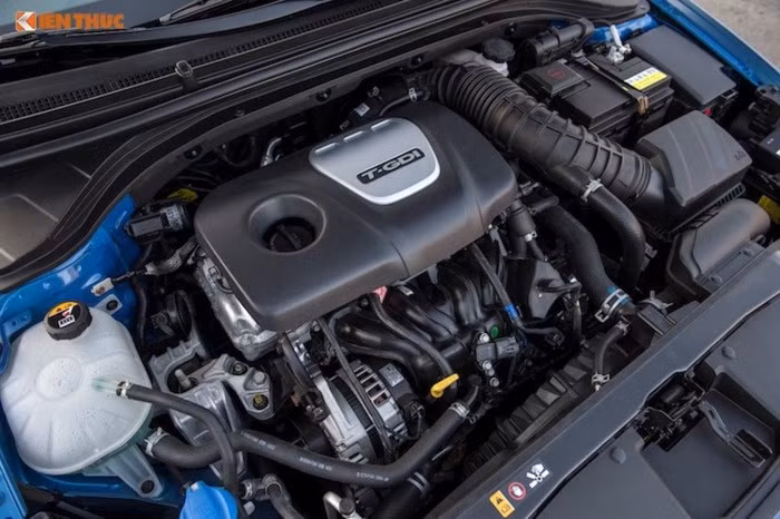 Như vậy, khi được trình làng, Hyundai Elantra 2018 sẽ là mẫu sedan hạng C mạnh nhất phân khúc phổ thông, hơn cả Honda Civic và Ford Focus. Mẫu xe này cung cấp 3 chế độ lái: thông thường, tiết kiệm và thể thao.