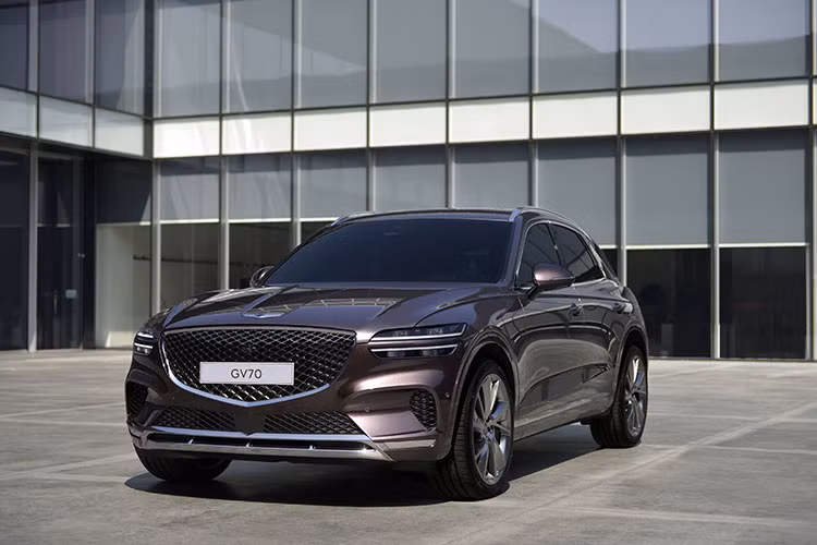 Chất lượng không hề thua kém các xe Đức, cộng với một giá bán dễ chịu, Genesis GV70 2021 hứa hẹn sẽ là đối thủ xứng tầm cho những cái tên như BMW X3, Mercedes-Benz GLC và Audi Q5.