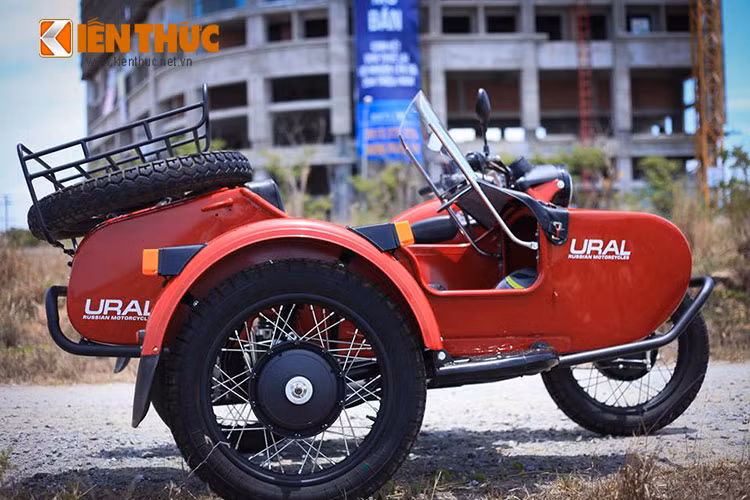 Những chiếc xe Ural nguyên bản còn lại ở Việt Nam hiện nay không nhiều. Vì thế, giá của một chiếc Sidecar “xịn” có giá lên tới vài trăm triệu đồng. Ở Việt Nam, nhưng loại xe này hiện chỉ có số lượng đếm trên đầu ngón tay. Những chiếc xe thông thường khác đã bị thay thế vài phụ tùng thì có giá chừng 100 – 150 triệu đồng.