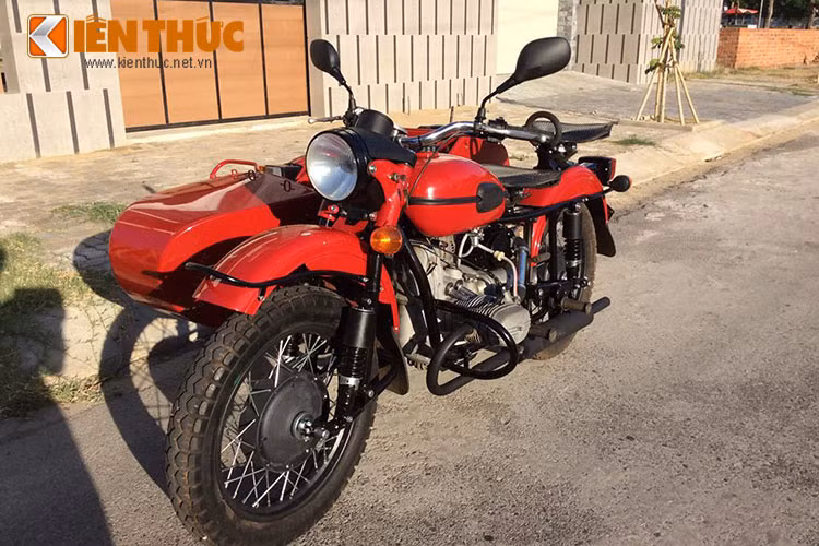 Thú chơi Sidecar cũng vô cùng, bởi nếu chơi cầu kỳ thì chỉ riêng sơn xe thôi cũng đã lên đến hơn 10 triệu đồng. Nhưng đối với những người yêu thích xe thì công việc tự tay chăm sóc và sửa chữa chiếc xe thân yêu của mình như; sơn xe hay thay thế các linh kiện lại là cả một niềm đam mê phấn khích.