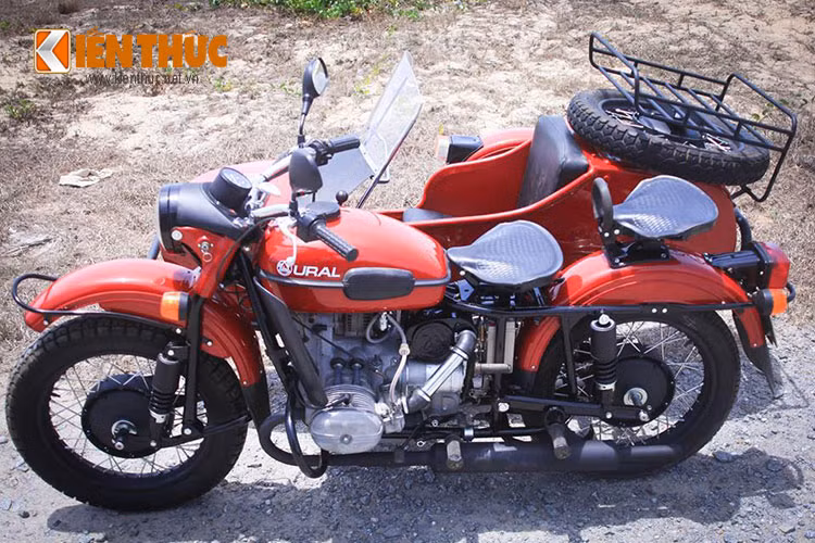 Những mẫu Ural chủ yếu thường sở hữu động cơ 4 kỳ, xi lanh nằm ngang (dạng boxer), điểm yếu của Ural khi hoạt trộng trong môi trường khí hậu nhiệt đới nóng ẩm là nhiệt độ của xe toả ra khá cao bởi Ural chỉ sử dụng phương pháp làm mát bằng không khí.
