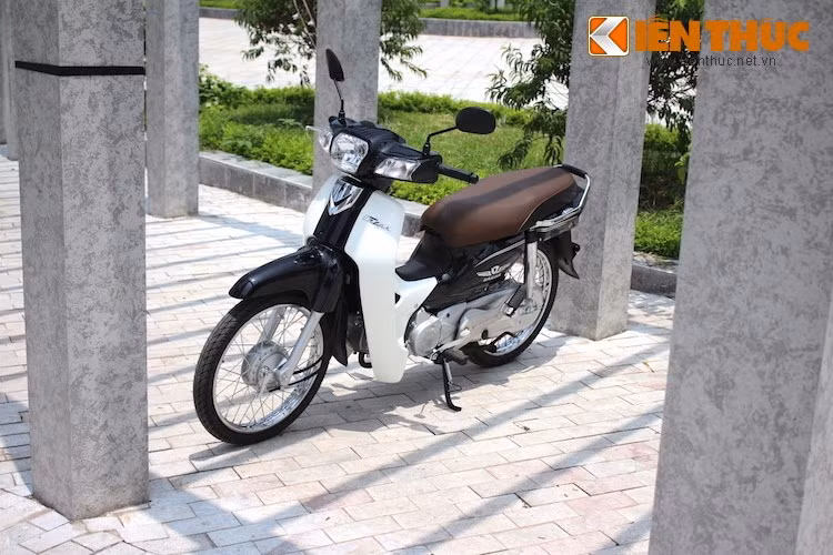 Tại thị trường Việt Nam, Super Dream 110 từng được bán với giá khởi điểm từ 18,7 triệu cho phiên bản màu nâu và 18,99 triệu cho tất cả các bản còn lại, mức giá này được xem là rẻ hơn so với EX5 Dream tại Malaysia gần 10 triệu đồng. Đáng tiếc, mẫu xe số này đã bị Honda Việt Nam khai tử vào tháng 5/2017 vừa qua do doanh số thấp.