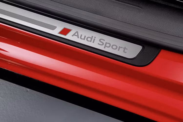 Đồng thời với việc tham gia DTM, Audi cũng muốn chứng minh động cơ diesel của hãng vẫn thể hiện được ưu thế vượt trội dù đang vướng vào “bão” bê bối gian lận khí thải trong thời gian gần đây.