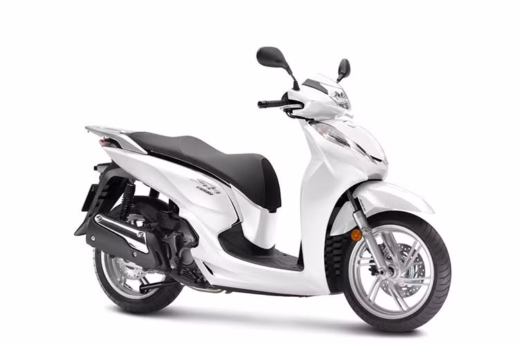 Nhằm mang lại cảm giác lái an tâm hơn cho mẫu xe ga hạng sạng này cũng như đem đến nhiều lựa chọn mua sắm hơn cho khách hàng, Honda đã nghiên cứu và bổ sung hệ thống kiểm soát lực xoắn (HSTC) cho Honda SH300i 2019 mới. SH300i là mẫu xe tay ga đầu tiên của HVN sở hữu tính năng HSTC hữu ích này.