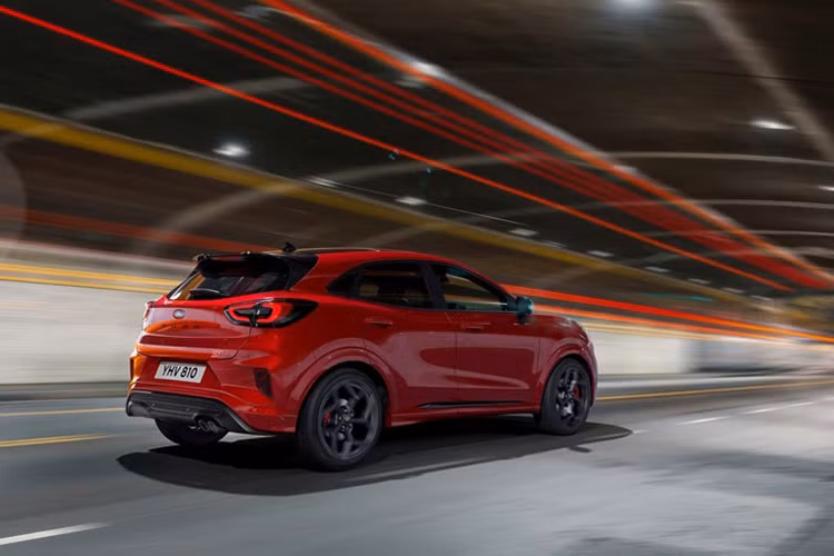 Chiếc crossover cỡ nhỏ hầu như không có thay đổi nào ở bên ngoài, mặc dù Ford cho những đèn pha có hình móng vuốt hiện sử dụng công nghệ LED ma trận.