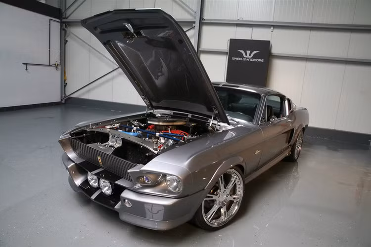 Mức giá bán ra cho một chiếc Ford Mustang Shelby GT 500E Eleanor 1967 vào năm 2002 là 214.000 USD, đến nay một chiếc Eleanor với đồng hồ công tơ mét chỉ mới đi 341 km được rao giá 349.000 USD.