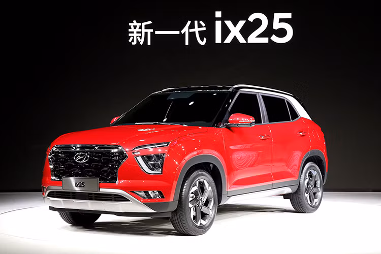 Chưa rõ giá bán Hyundai ix25 2019 tại thị trường Trung Quốc, cũng như nó sẽ được trang bị động cơ nào như dự đoán sẽ giống với "đàn anh" Creta thế hệ mới. Theo một số nguồn tin, liên doanh Beijing-Hyundai sẽ tung ix25 mới ra thị trường đông dân nhất thế giới vào nửa cuối năm nay.