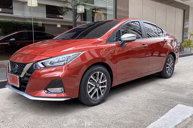 Can canh Nissan Almera Sportech 2021, 