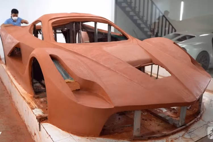 Nhom ban tre Quang Ninh tu che Ferrari LaFerrari tu xe oto dong nat