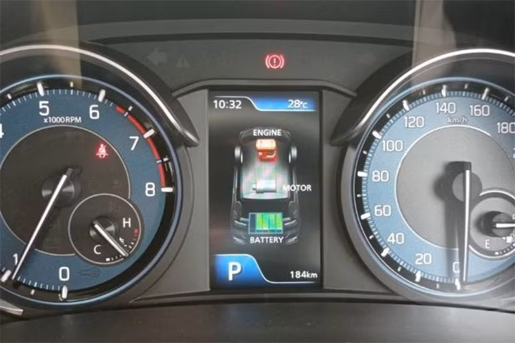 Các thiết kế còn lại bên ngoài của Suzuki Ertiga Hybrid 2022 tiết kiệm xăng không thay đổi so với thế hệ hiện tại - vẫn là la-zăng vẫn 15 inch, dạng phay bóng như 2 bản đang bán.