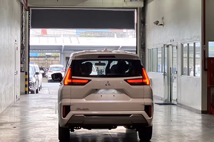Hiện nay, các đại lý Mitsubishi chính hãng tại Việt Nam đã nhận đặt cọc của khách mua Xpander 2022 phiên bản mới, dự kiến xe sẽ ra mắt chính thức vào tháng 6 với mức giá được cho là không đổi, cao nhất 630 triệu đồng. Tuy nhiên, đây mới chỉ là mức giá dự đoán. 