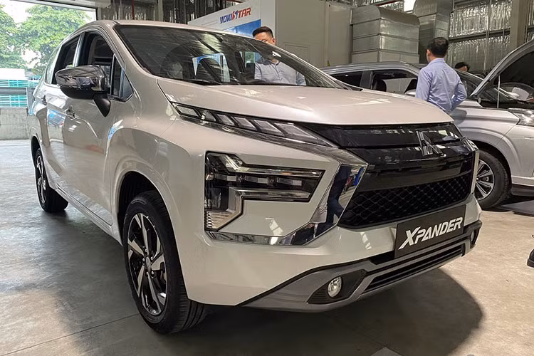 Theo một nguồn tin riêng vừa cập nhật tại đại lý chính hãng tại Việt Nam thì mẫu xe MPV Mitsubishi Xpander 2022 mới là phiên bản nâng cấp giữa vòng đời sản phẩm. Xe dự kiến ra mắt thị trường Việt Nam vào tháng 6/2022 tới đây.