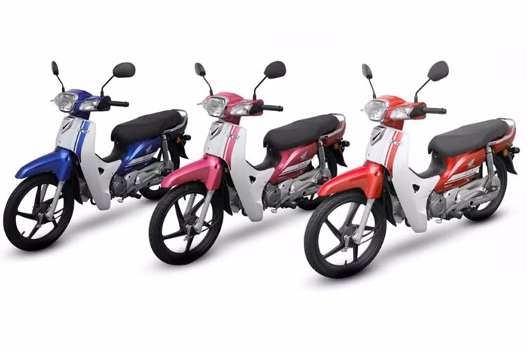 Xe đang được bán ra tại Malaysia với hai phiên bản là vành đúc, có đề và vành nan, không đề. Phiên bản tiêu chuẩn vành nan, khởi động bằng cần đạp có giá 4.859 Ringgit (tương đương 28 triệu đồng), gồm hai màu là màu đen và xanh. Trong khi đó, phiên bản vành đúc và trang bị đề có 3 màu là xanh, hồng tím và đỏ sẽ được bán với giá 5.404 Ringgit (tương đương 31,2 triệu đồng).