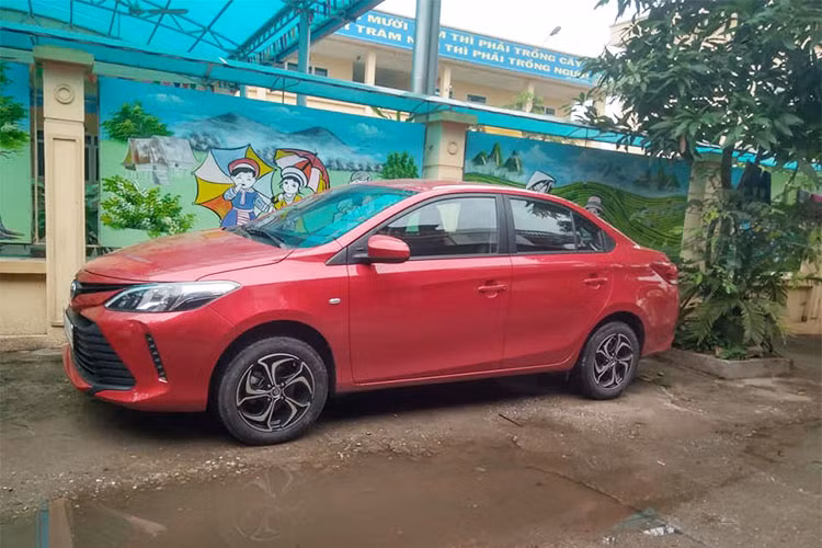 Chiếc Toyota Vios trong bài viết này sở hữu kiểu dáng thiết kế, lần đầu tiên ra mắt tại thị trường Trung Quốc trong năm 2016. Đến tháng 1/2017, Toyota Vios này tiếp tục trình làng tại Thái Lan. Trong khi đó, Toyota Vios 2018 tại một số thị trường gần Việt Nam là Singapore, Lào và Indonesia lại có thiết kế giống Yaris Ativ ở Thái Lan.