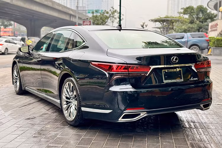 Dù đã xuất xưởng hơn hai năm nhưng với tình trạng gần như mới và mức giá hấp dẫn, chiếc sedan hạng sang Lexus LS 500 2022 này là một lựa chọn đáng cân nhắc cho những ai đang tìm kiếm một mẫu sedan hạng sang với chi phí hợp lý.