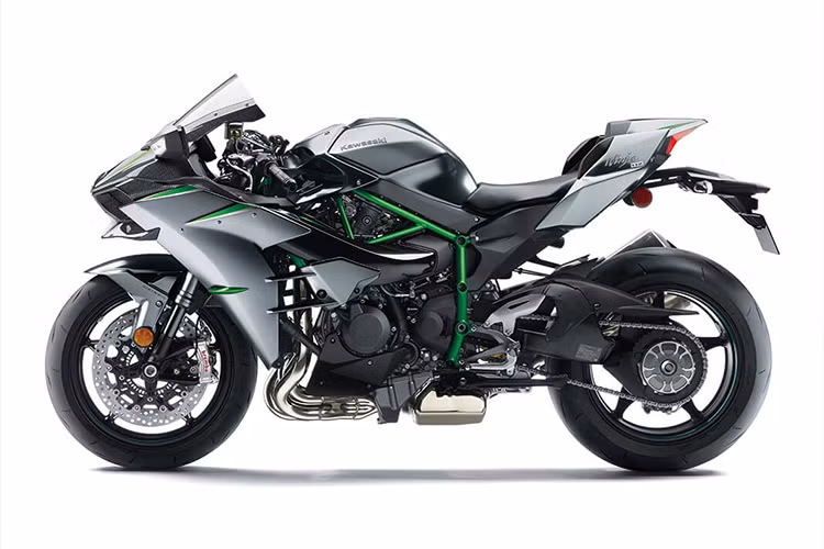 Trong làng xe thương mại hiện nay thì có lẽ chưa có mẫu Superbike nào vượt qua được những con số tốc độ ấn tượng của siêu môtô Kawasaki Ninja H2. Cũng vì thế, đây vẫn là một trong những siêu xe được nhiều biker trên thế giới săn lùng và tất nhiên, chiếc xe này cũng có những phiên bản giới hạn có trị giá cả tỷ đồng tại Việt Nam.