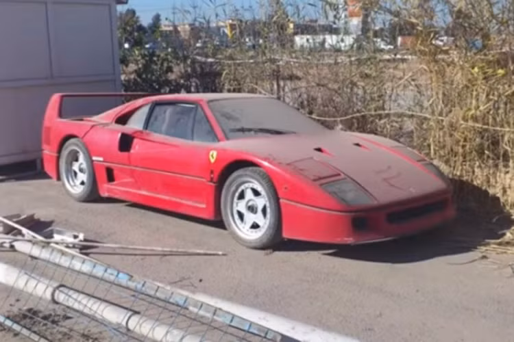 Cuối cùng, chủ nhân hiện tại của chiếc Ferrari F40 đưa ra cái giá cho siêu xe này là 1,15 triệu USD (khoảng 26,9 tỷ đồng). Giá bán quá cao khiến Ratarossa phải nhường lại cơ hội mua chiếc siêu xe từng thuộc sở hữu của con trai cố Tổng thống Iraq cho người khác dù cất công tìm kiếm.
