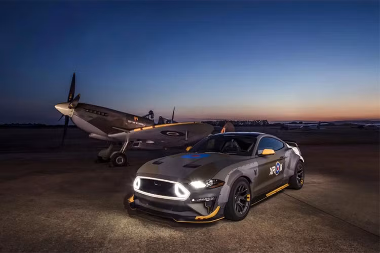 Xe sử dụng hộp số sàn 6 cấp, truyền động đến trục sau Ford Performance. Đây được xem là chiếc Mustang GT mạnh mẽ và độc đáo nhất hiện nay.