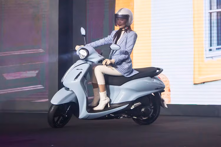 Theo thông tin từ Cục Đăng kiểm Việt Nam, mức tiêu thụ nhiên liệu ở mẫu xe tay ga Yamaha Grande 2022 mới này chỉ là 1,66 lít/100 km, tối ưu hơn mức của phiên bản cũ 1,69 lít/100 km. 