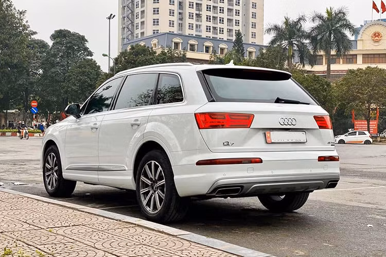 Động cơ 2.0 TFSI quattro sản sinh công suất tối đa 252 mã lực, momen xoắn tối đa 370 Nm, cho phép xe tăng tốc từ 0 lên 100 km/h trong thời gian 7,1 giây và có mức tiêu thụ nhiên liệu 7.4lít/100km.