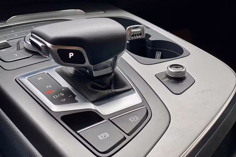 Mẫu xe SUV hạng sang Audi Q7 2019 cung cấp cho người sử dụng 2 lựa chọn động cơ với dung tích khác nhau (2.0 TFSI và 3.0 TFSI tăng áp) bao gồm: Động cơ 3.0 TFSI quattro và Động cơ 2.0 TFSI quattro.