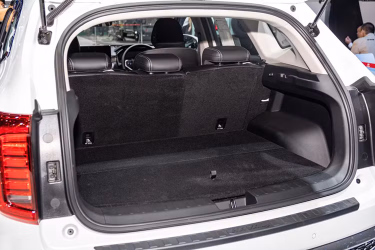 Dự kiến, mức giá xe Haval Jolion 2024 tại Việt Nam sẽ bán ra dưới 700 triệu đồng, tạo điều kiện thuận lợi cho người tiêu dùng có thể sở hữu một chiếc xe chất lượng cao với mức giá hợp lý.