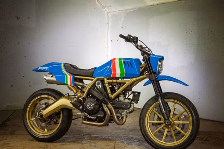Dự án Ducati Scrambler Maverick sẽ lựa chọn ra 2 ứng cử viên mỗi năm. Hai thợ độ này sẽ được yêu cầu độ lại chiếc Scrambler Icon chỉ dụng phụ tùng Ducati hoặc đồ tự chế thủ công với một ngân sách “khiêm tốn”. Ducati cho biết những người như GRIME sẽ đem đến một phong cách hoàn toàn mới cho dự án đầy thú vị này.