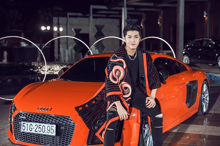 Thương hiệu Audi tại Việt Nam đã và đang tiếp tục phát triển, tăng trưởng liên tục lớn mạnh trong suốt 10 năm qua. Bên cạnh đó, Audi cũng là thương hiệu xe sang dẫn đầu trên toàn thế giới với hệ dẫn động bốn bánh toàn thời gian quattro và Việt Nam chính là vùng đất của quattro.