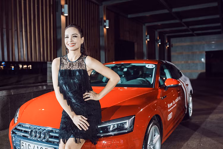 Được ra mắt lần đầu tại triển lãm Geneva 2015, Audi R8 thế hệ mới đã được vinh danh là “Xe hiệu năng cao của Thế giới năm 2016 - 2016 World Performance Car” trong chuỗi các giải thưởng World Car Awards. Tại thị trường Việt Nam, mẫu siêu xe này có giá lên tới 13 tỷ đồng.