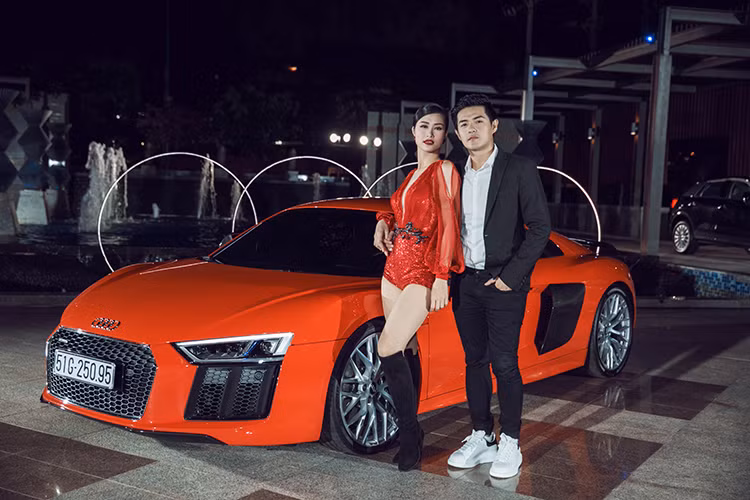 Gia nhập thị trường Việt Nam từ năm 2007, Audi mang tới những mẫu xe sang trọng, tinh tế và thể thao phiên bản mới nhất. Tất cả các mẫu xe Audi đều sử dụng động cơ mạnh mẽ cung cấp mô men xoắn cao kết hợp với cấu trúc thân xe siêu nhẹ cho cảm giác lái thoải mái và mức tiêu thụ nhiên liệu hiệu quả.