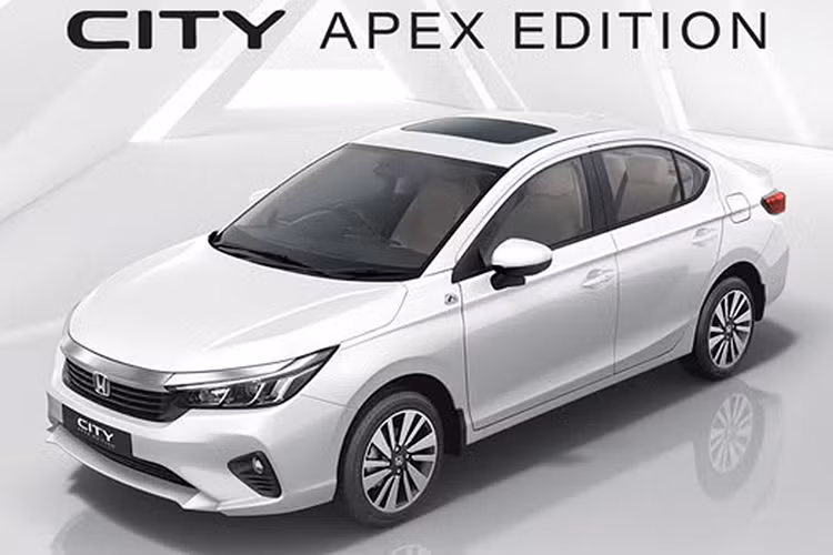 Tại Việt Nam, Honda City được phân phối 3 phiên bản gồm G,L và RS với mức giá dao động từ 499 đến 569 triệu đồng. Mặc dù giá bán không rẻ so với các đối thủ nhưng mẫu sedan cỡ B này vẫn thường xuyên có mặt trong top xe bán chạy của tháng cũng như trong phân khúc.
