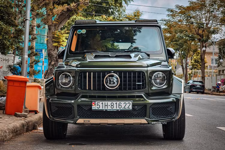 Mercedes-AMG G63 Edition-1 độ Brabus của Đoàn Di Băng được trang bị bộ mâm 5 chấu kép có kích thước 22 inch màu vàng đồng, đi cùng kẹp phanh màu đỏ nổi bật.