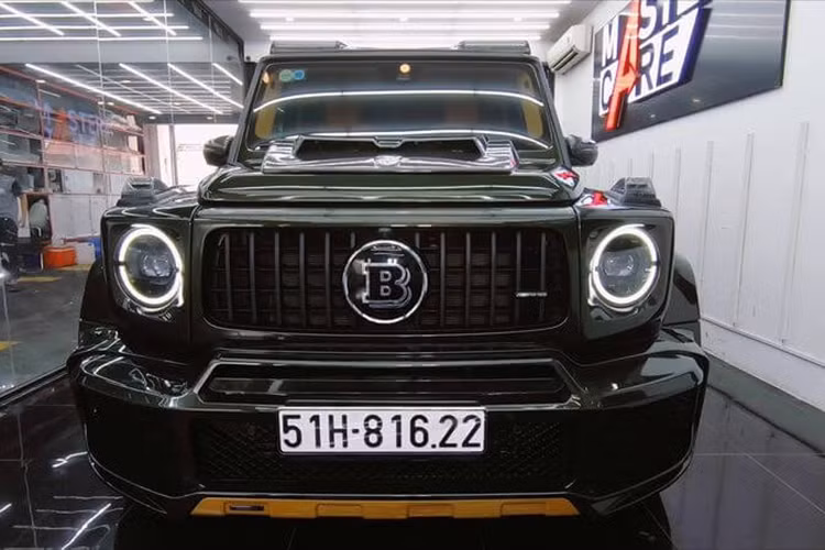 Mức giá xe Mercedes-AMG G63 Edition-1 khi mới về tay vợ chồng Đoàn Di Băng và Quốc Vũ được dự đoán khoảng hơn 13 tỷ đồng. Hiện mức giá rao bán lại của chiếc Mercedes-AMG G 63 độ bodykit Widestar 700 Brabus này vẫn chưa được tiết lộ.