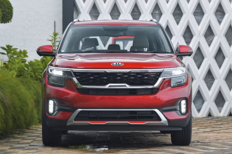 Chưa hết, hãng xe ôtô Kia còn hé lộ việc đã nhận hơn 23.000 đặt cọc dành cho Seltos tại Ấn Độ trong thời gian chỉ 20 ngày kể từ khi đại lý "mở sổ". Đây thực sự là thành công đáng ghen tị của Kia Seltos trong phân khúc SUV cỡ B nói chung và toàn thị trường ôtô Ấn Độ nói chung.
