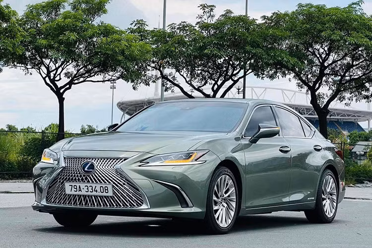 Lexus ES 300h mau doc 