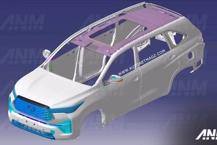 Phía sau Toyota Innova 2023 sẽ có thêm cụm đèn hậu nằm ngang với thiết kế mỏng hơn trước. Đèn hậu của xe chưa phải là loại LED toàn phần vì đèn báo rẽ vẫn dùng bóng Halogen. Bên cạnh đó, Innova mới sẽ loại bỏ khung gầm rời ladder frame dựa trên Hilux để chuyển sang Kiến trúc toàn cầu mới của Toyota (TNGA).