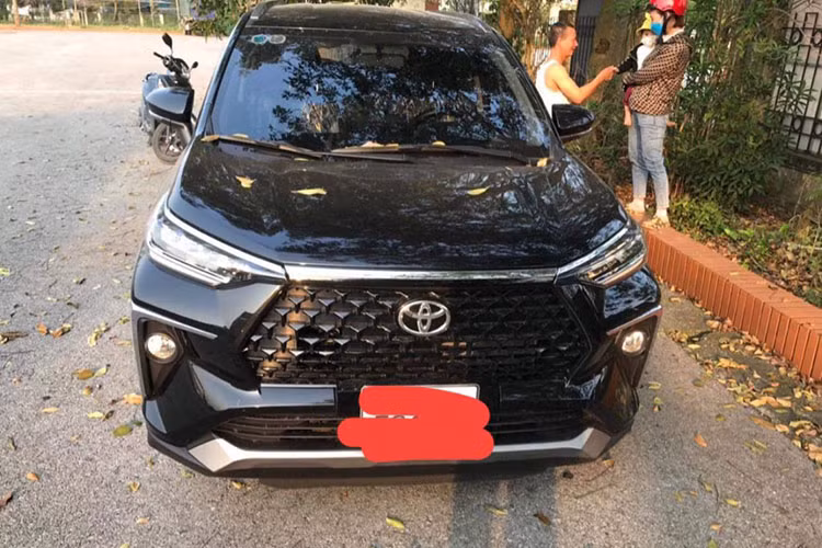 Toyota Veloz Cross 2022 dau tien len san xe cu, chi 700 trieu dong